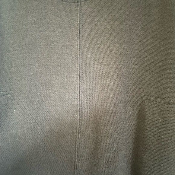 Urban Outfitters - Picture 3 of 8